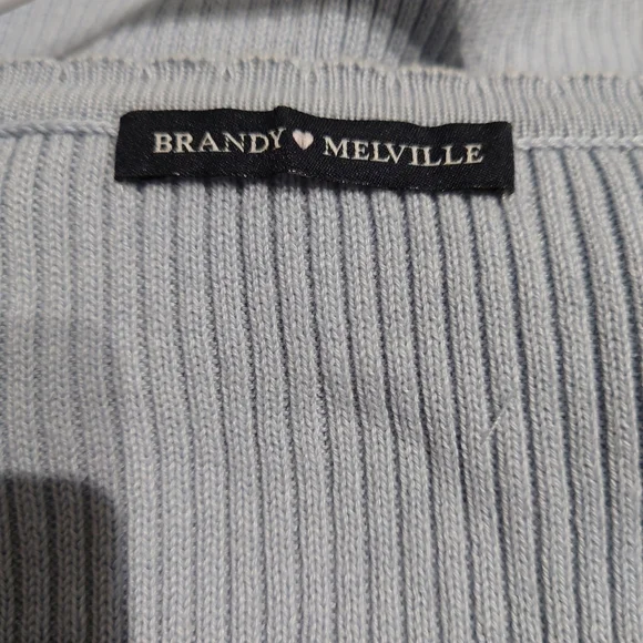 Discontinued Brandy Melville Zoe V-neck cardigan - Picture 3 of 4